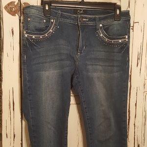 Embellished earl jeans capris